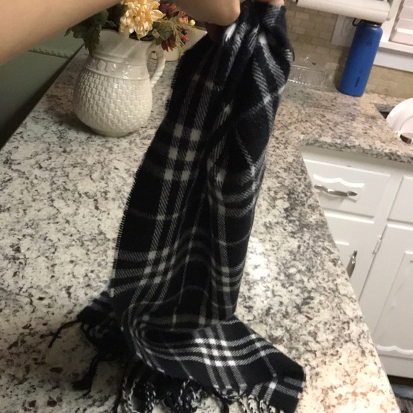 Burberry London Classic Check Cashmere Scarf - Picture 2 of 8